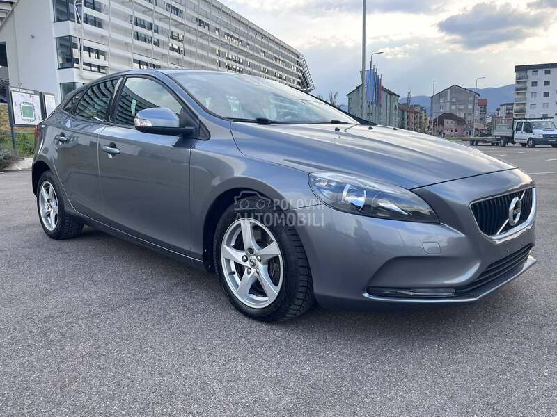 Volvo V40 auto