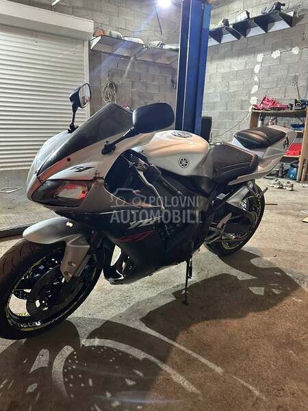 Yamaha R1