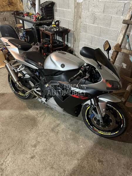 Yamaha R1