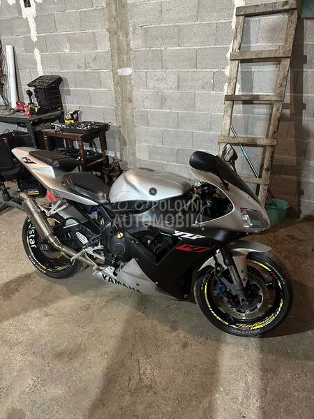 Yamaha R1