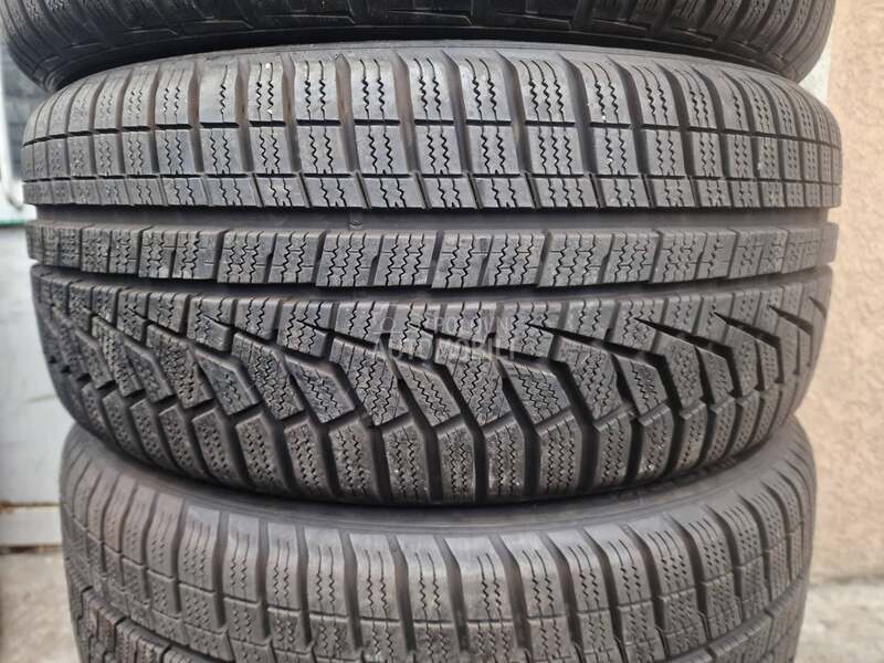 Hankook 225/45 R17 Zimska