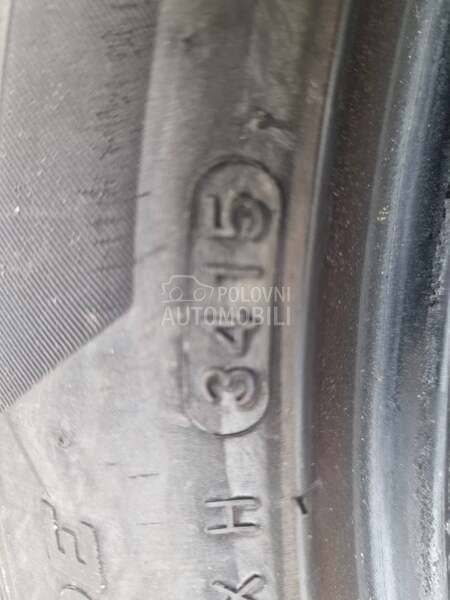 Hankook 225/45 R17 Zimska