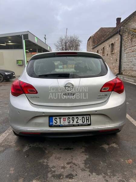 Opel Astra J 