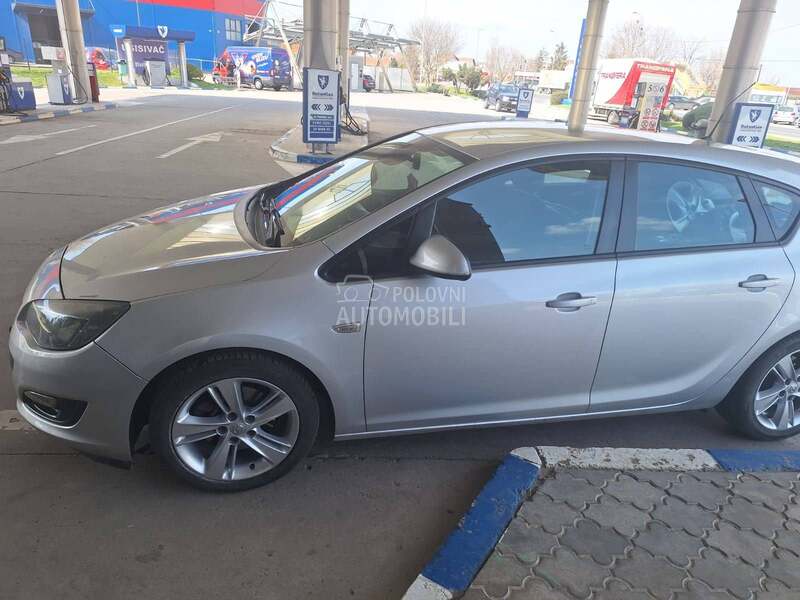 Opel Astra J 