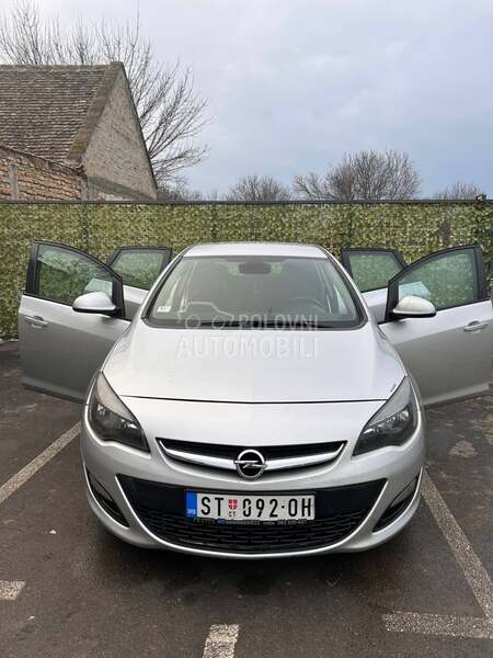 Opel Astra J 