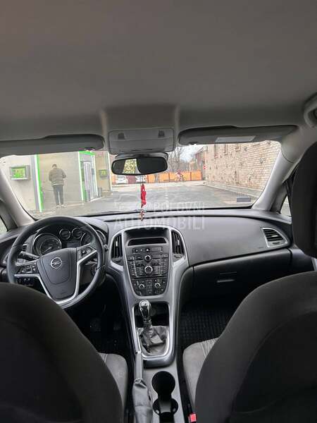 Opel Astra J 