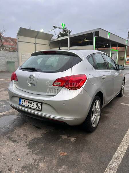 Opel Astra J 