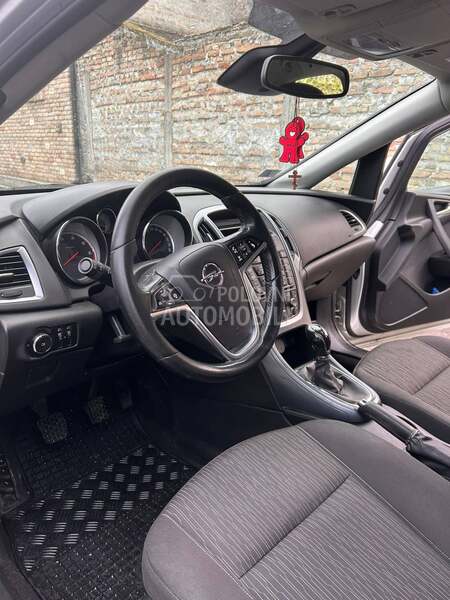 Opel Astra J 