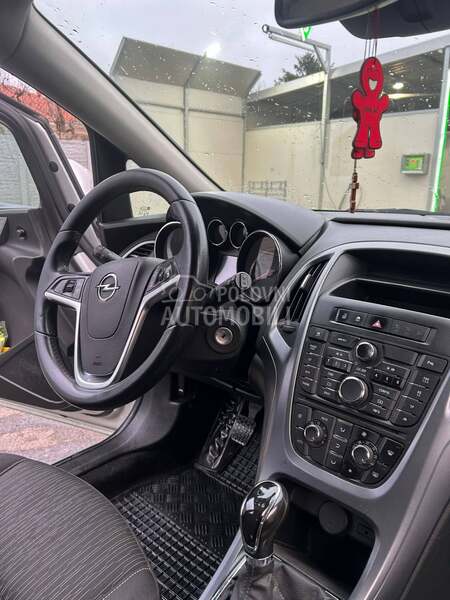 Opel Astra J 