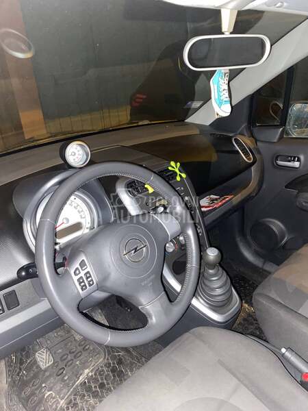 Opel Agila 1.0