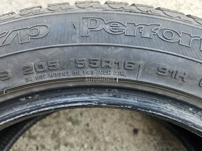 Goodyear 205/55 R16 Zimska