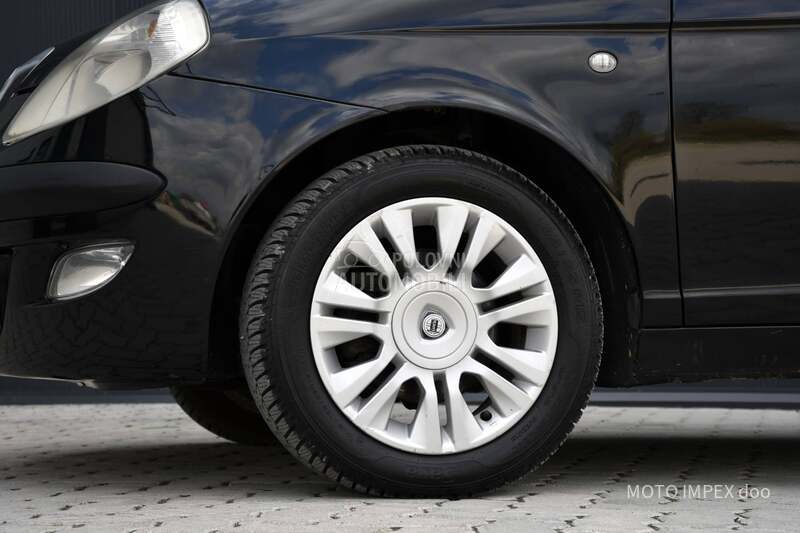 Lancia Ypsilon 1.2 / 8v / REG