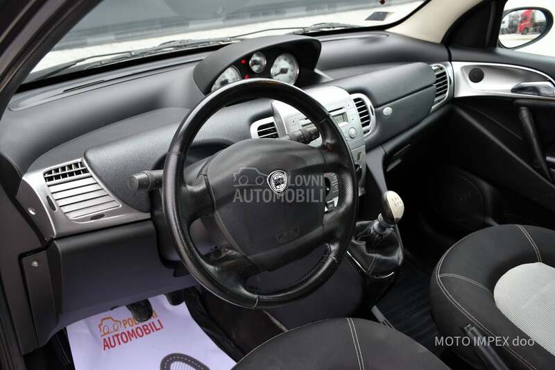 Lancia Ypsilon 1.2 / 8v / REG