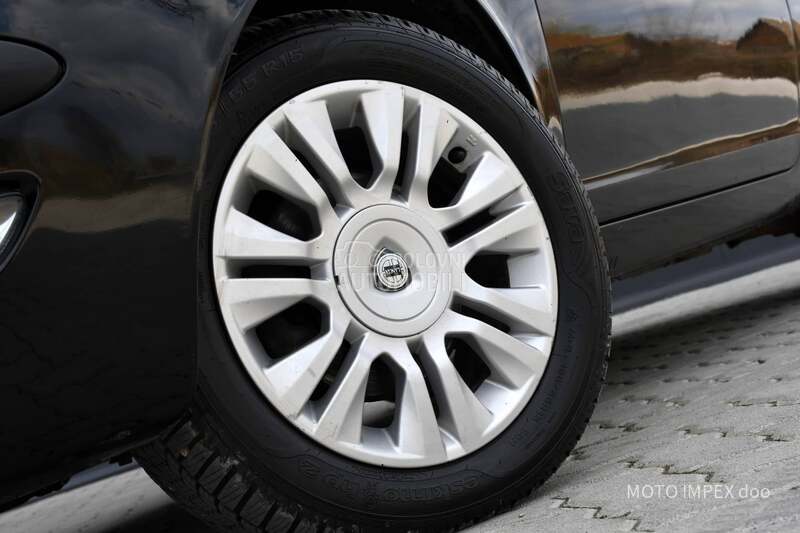 Lancia Ypsilon 1.2 / 8v / REG