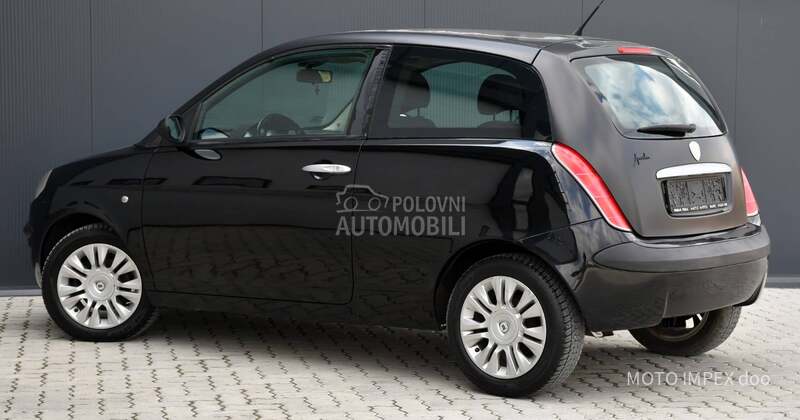 Lancia Ypsilon 1.2 / 8v / REG