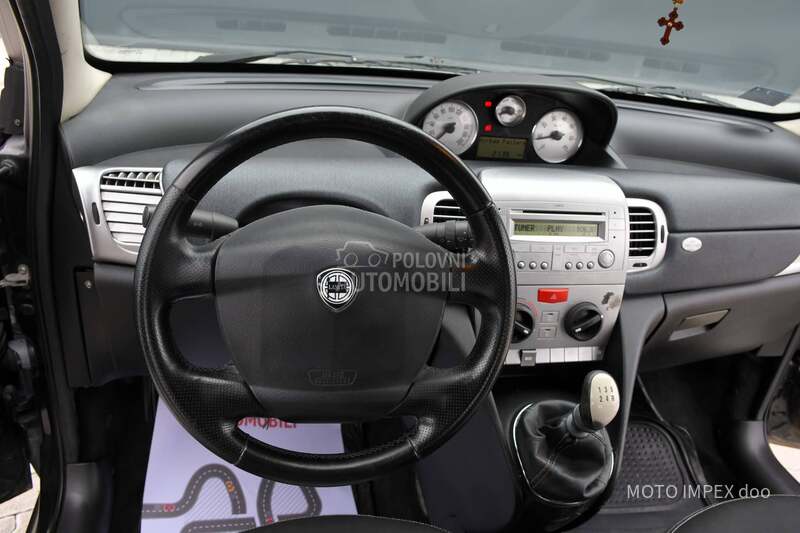 Lancia Ypsilon 1.2 / 8v / REG