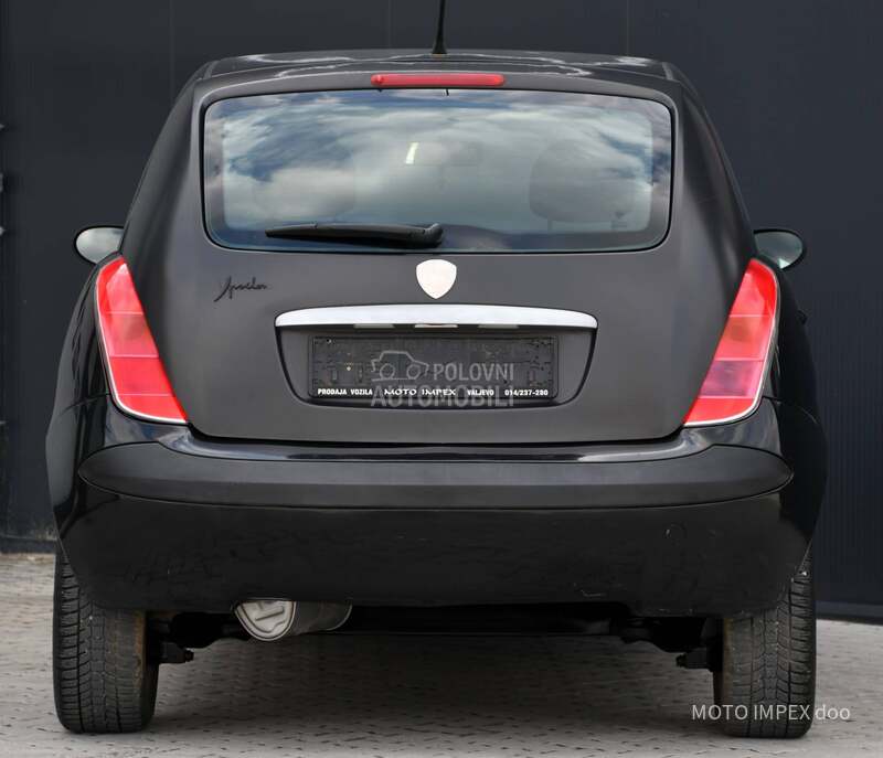 Lancia Ypsilon 1.2 / 8v / REG