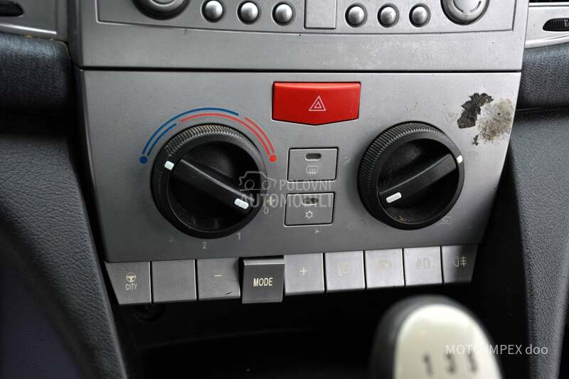 Lancia Ypsilon 1.2 / 8v / REG