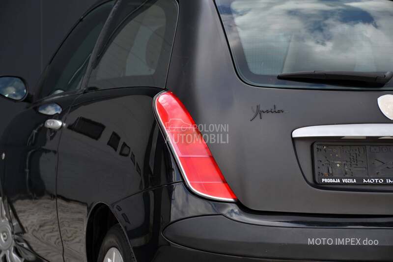 Lancia Ypsilon 1.2 / 8v / REG