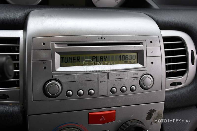 Lancia Ypsilon 1.2 / 8v / REG