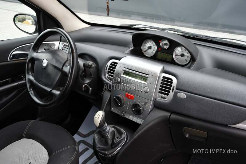 Lancia Ypsilon 1.2 / 8v / REG