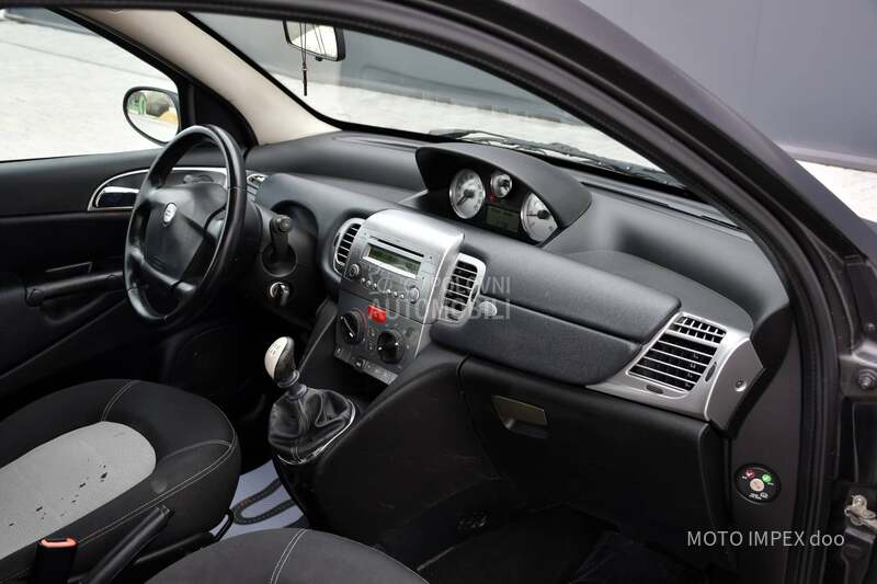 Lancia Ypsilon 1.2 / 8v / REG