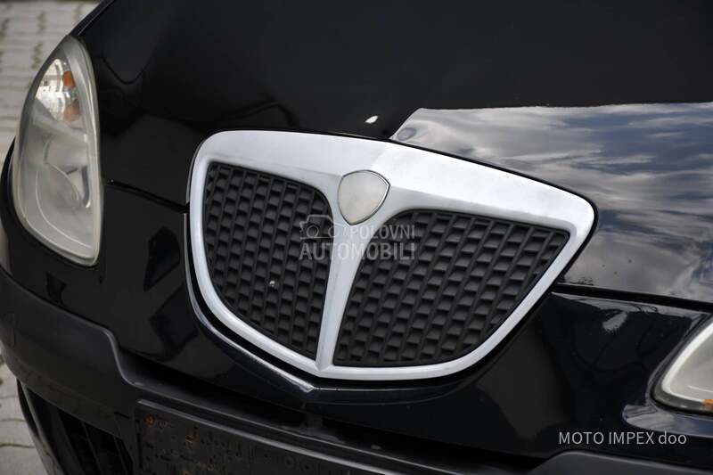 Lancia Ypsilon 1.2 / 8v / REG