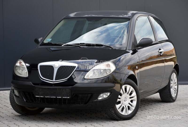 Lancia Ypsilon 1.2 / 8v / REG