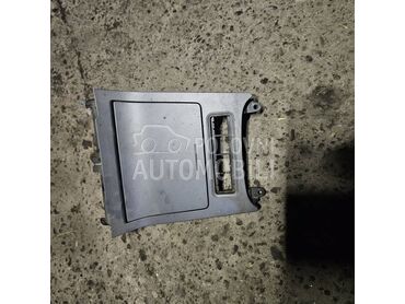 Pepeljara za Volkswagen Golf 5 od 2003. do 2008. god.