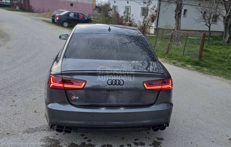 Audi S6 