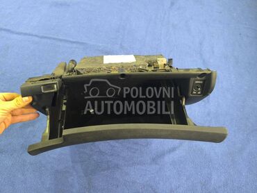 Kaseta ispred suvozaca za Škoda Superb od 2008. do 2014. god.