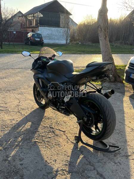 Kawasaki zx6r