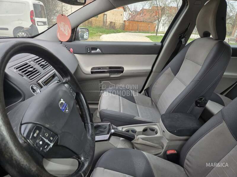 Volvo V50 
