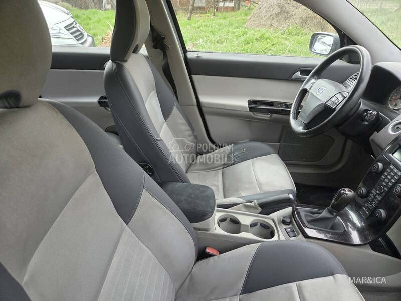 Volvo V50 