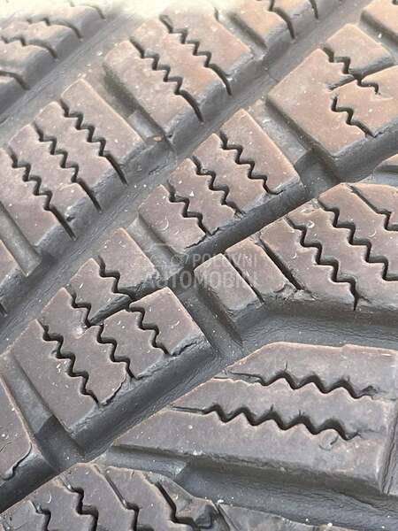 Hankook 225/55 R17 Zimska