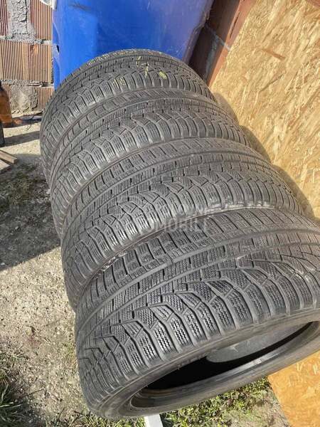 Hankook 225/55 R17 Zimska