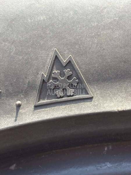 Hankook 225/55 R17 Zimska