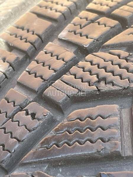 Hankook 225/55 R17 Zimska