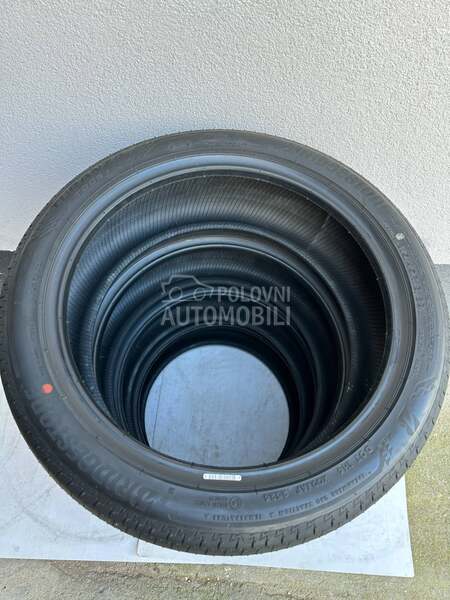 Bridgestone 215/45 R18 Letnja
