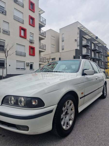 BMW 528 