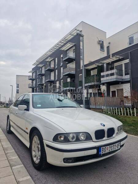 BMW 528 