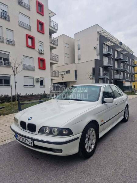 BMW 528 