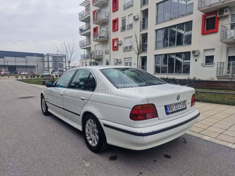 BMW 528 
