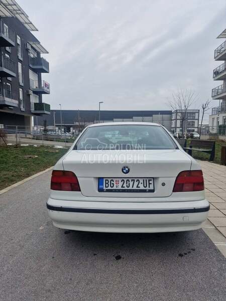 BMW 528 