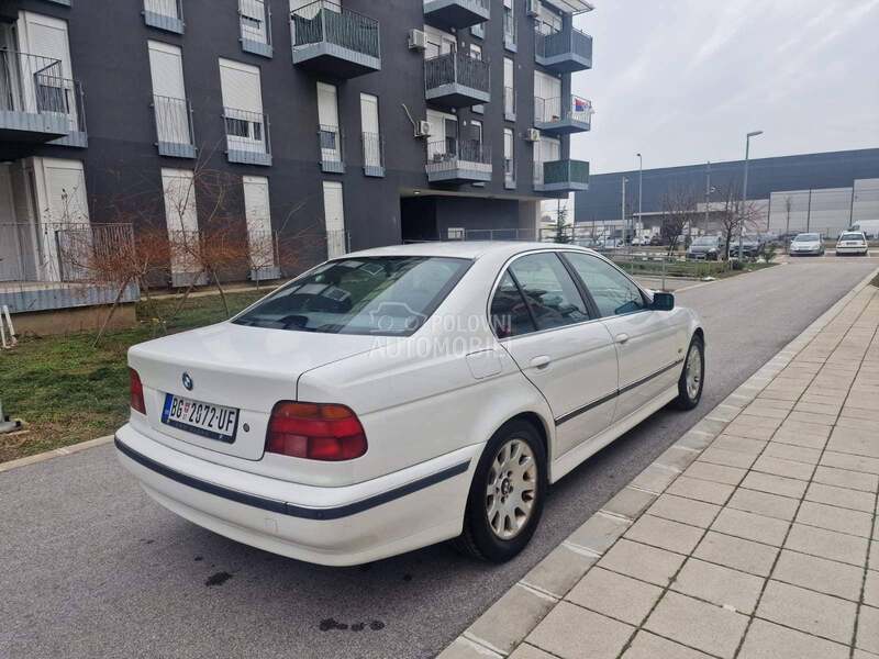 BMW 528 