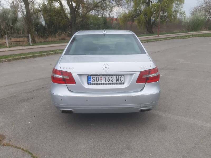 Mercedes Benz E 220 CDI