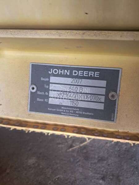 John Deere 7200