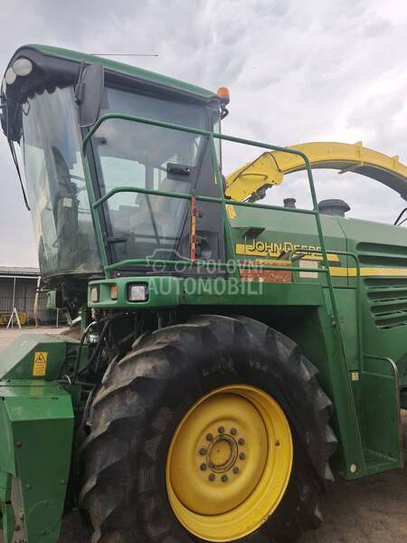 John Deere 7200