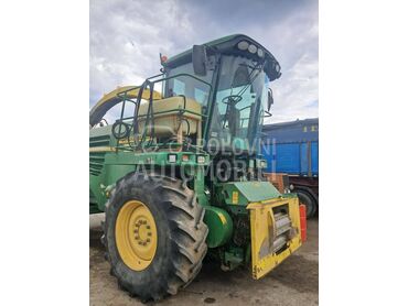 John Deere 7200