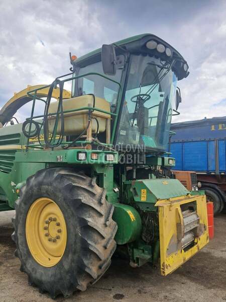 John Deere 7200